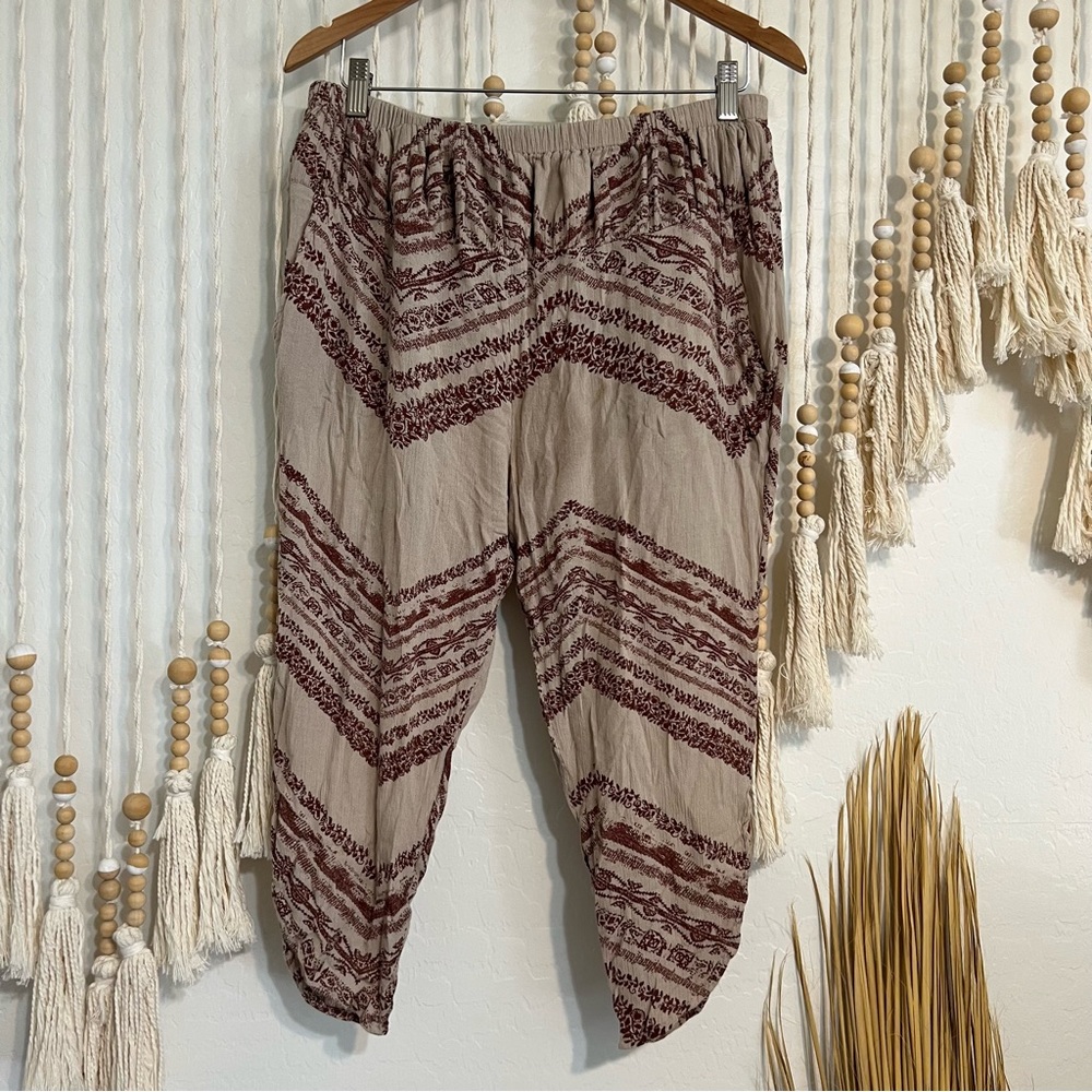 Free People - Cropped Earthy Neutral Pants, Size Small, Tribal Print Capri Brown